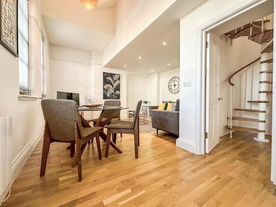 Newly Refurbished Luxury 3 Bedroom Apartment London Exterior photo